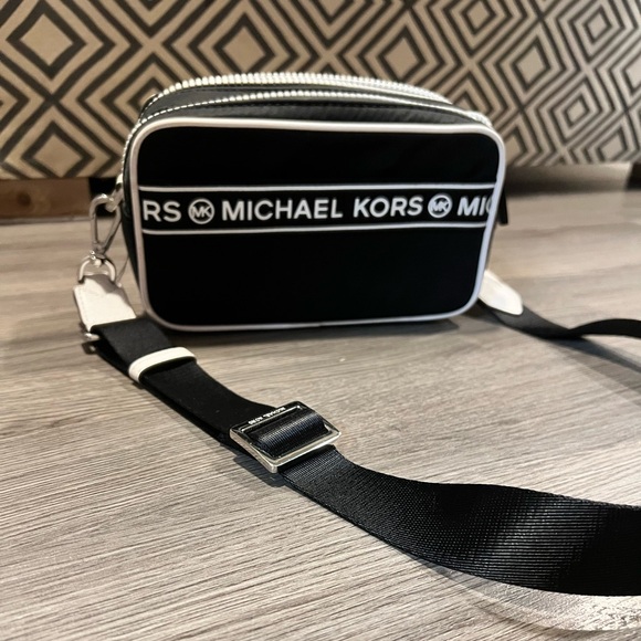 Michael Kors crossbody bag - Picture 4 of 7